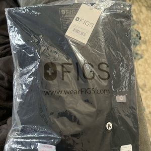 Men’s FIGS L black scrubs set